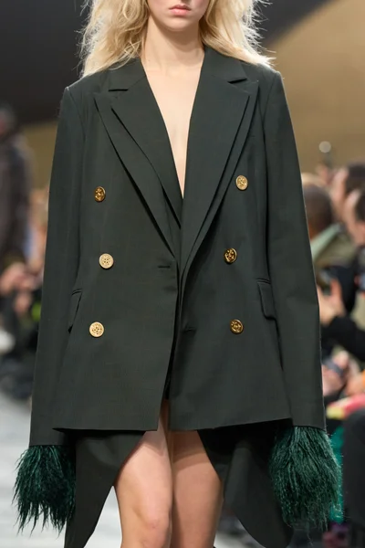 Look 15